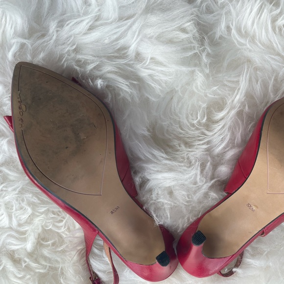 Pinup girl style sling back heels with bow toe. - Picture 7 of 9